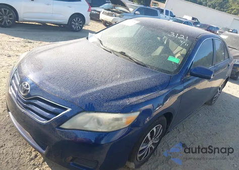 2010 Toyota Camry z USA, uszkodzony, nr VIN 4T1BF3EK0AU533121